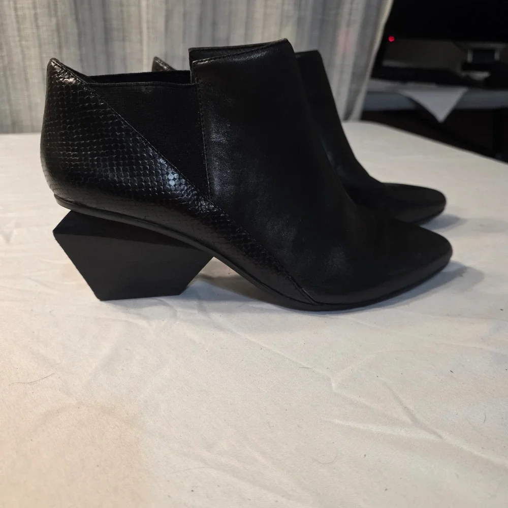 United Nude Ankle Boots Womens EU 39 Black Leather Architectural Geometric Heel